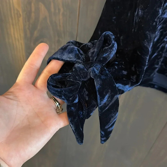 FRNCH Crushed Velvet Navy Long Sleeve Tie Wrists Top, Size M NWT - Picture 3 of 6